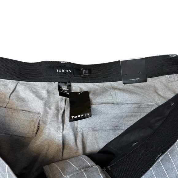 Torrid Studio Luxe Ponte Comfort Flex Waistband Slim Taper Pinstripe 28T - Picture 2 of 3
